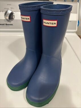 Hunter Navy Boots with Green Soles